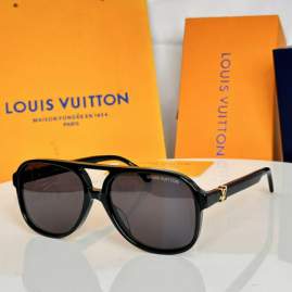 Picture of Louis Vuitton Sunglasses _SKUfw79339255fw